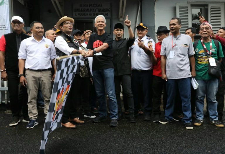 Ditemani Kang Emil, Ganjar Lepas 852 Pemudik Jateng dari Bandung