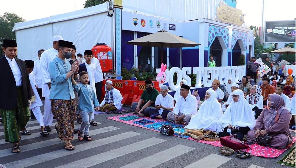 Salat Ied Bareng Warga, Bupati Kudus Ajak Masyarakat Perkuat Persaudaraan