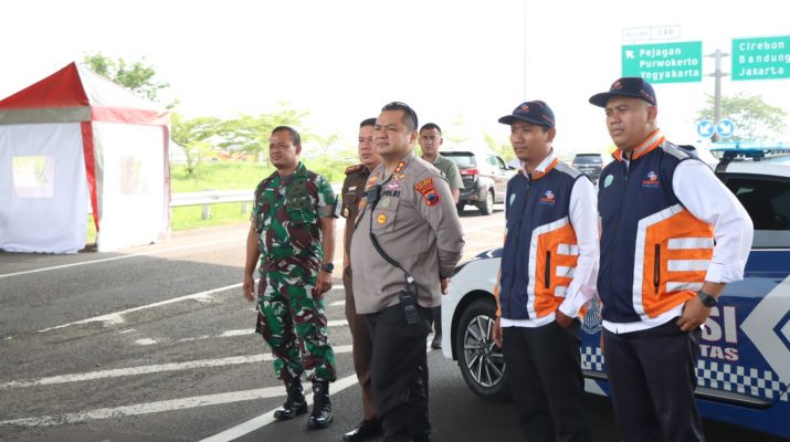 One Way Hari Pertama, Kapolres Bersama Dandim dan Kejari Sterilisasi Rest Area KM 260