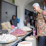 Pantau Operasi Pasar, Ganjar Dapati Harga Bapok Jelang Lebaran Relatif Stabil