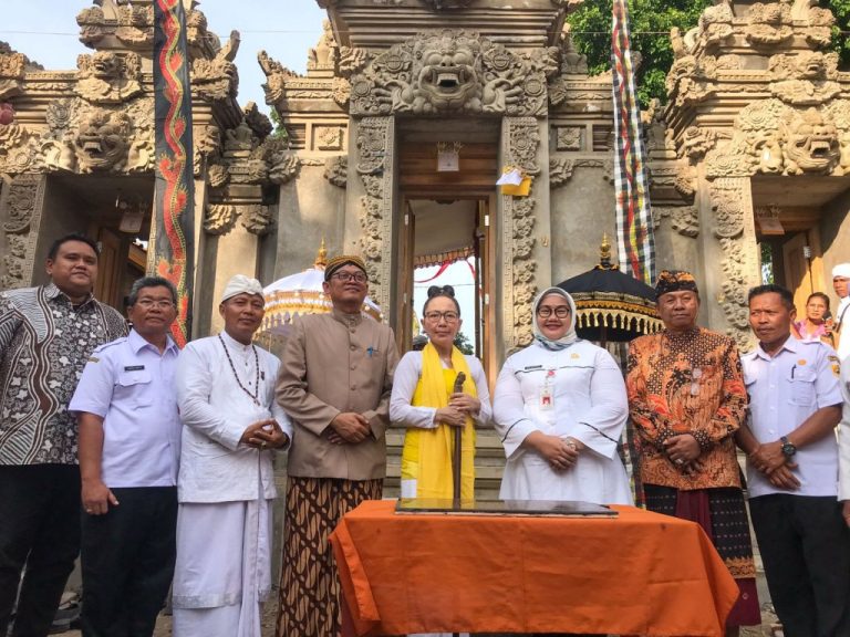Resmikan Pura Puspita Raga Desa Musuk, Yuni Ingatkan Jaga Toleransi
