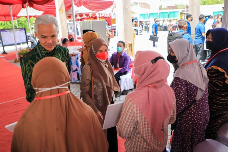 Dampingi Wapres Tinjau MPP Semarang, Ganjar Dorong Percepatan Digitalisasi