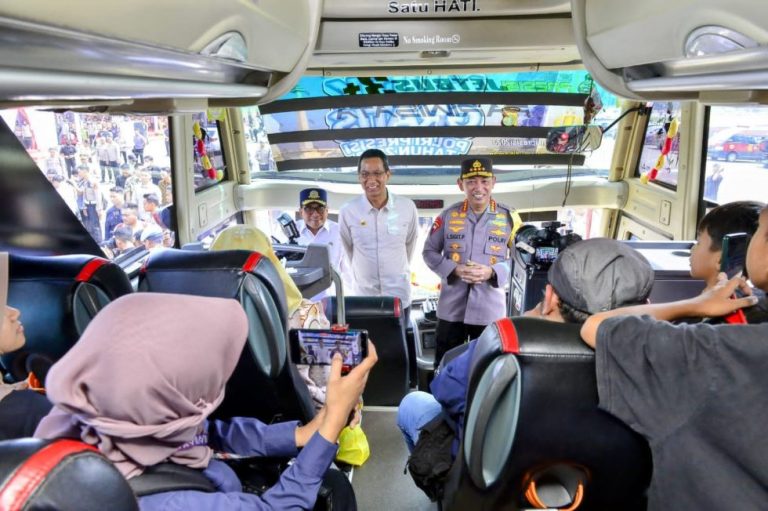 Kurangi Beban Jalan Tol dan Arteri, Kapolri Lepas 434 Bus Mudik Gratis dengan 32 Ribu Pemudik