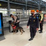 Jaga Keamanan Jelang Lebaran, Polresta Surakarta Terjunkan Anjing Pelacak di Terminal dan Stasiun