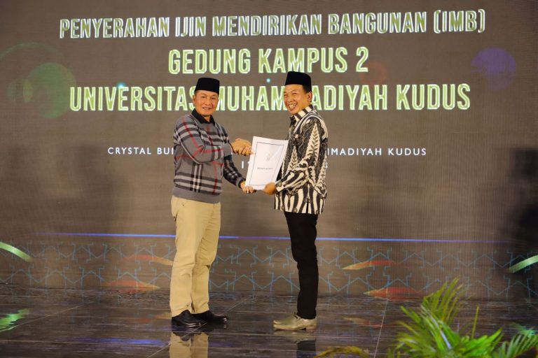 KUDUS, KanalMuria – Universitas Muhammadiyah Kudus (UMKU) meresmikan pembangunan Crystal Building yang difungsikan sebagai ballroom dan rektorat