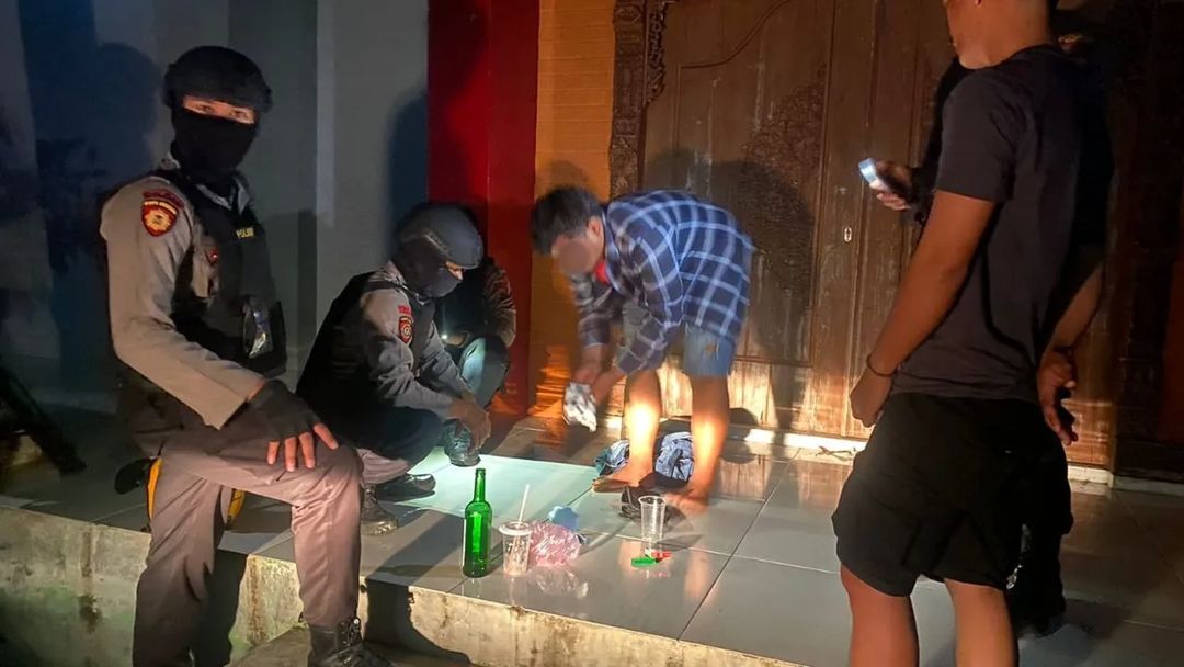 Pesta Miras di Balai Jagong, 4 Muda-mudi Diamankan Polisi