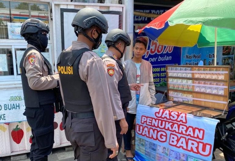 Antisipasi Penipuan, Polres Kudus Pantau Penyedia Jasa Penukaran Uang Baru