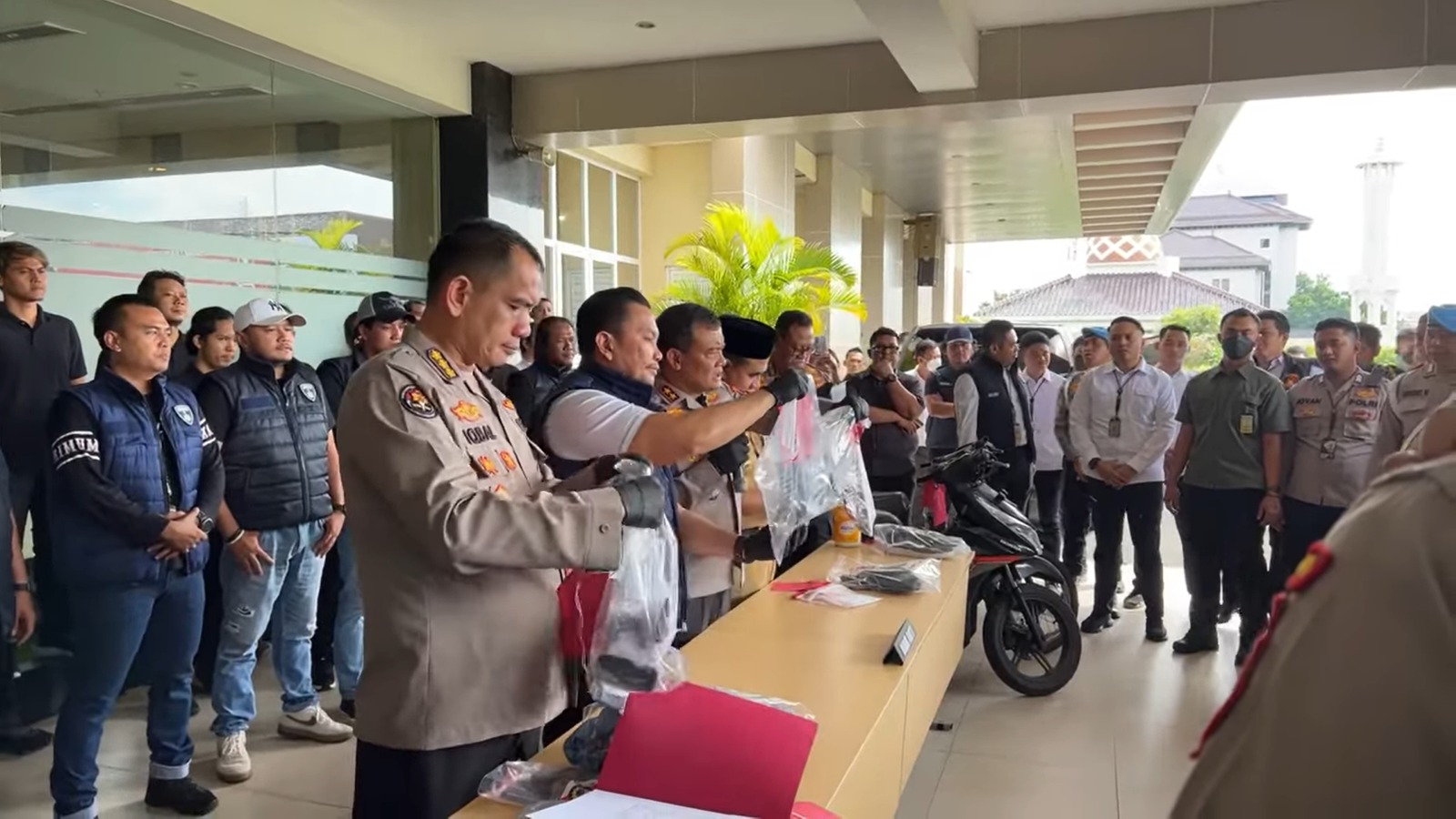Polisi Ringkus Komplotan Pelaku Perampokan Bersenjata Api