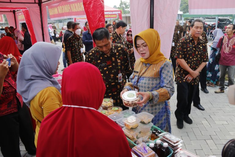 Kawal Harga Pangan Jelang Lebaran, Bupati Sukoharjo Tinjau Pelaksanaan GPM