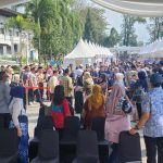 Warga Serbu Bazaar Ramadan bank bjb 1444H di Gedung Sate