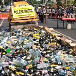 Musnahkan Ribuan Botol Miras Sitaan, Kapolres: Bukti Masih Banyak yang Melanggar