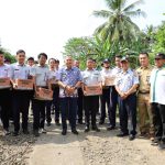 Bupati Purworejo Beri Tali Asih Petugas Penjaga Perlintasan KA