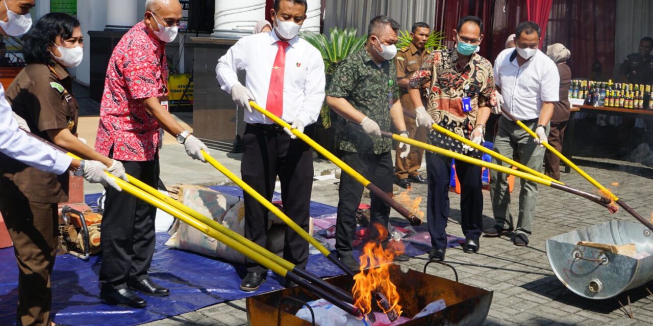 Sudah Inkrah, Kejari Purbalingga Musnahkan 37 Barang Bukti Tindak Kejahatan