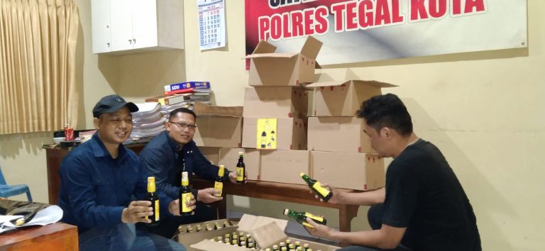 Cegah Penyakit Masyarakat, Polres Tegal Kota Amankan Ratusan Botol Miras