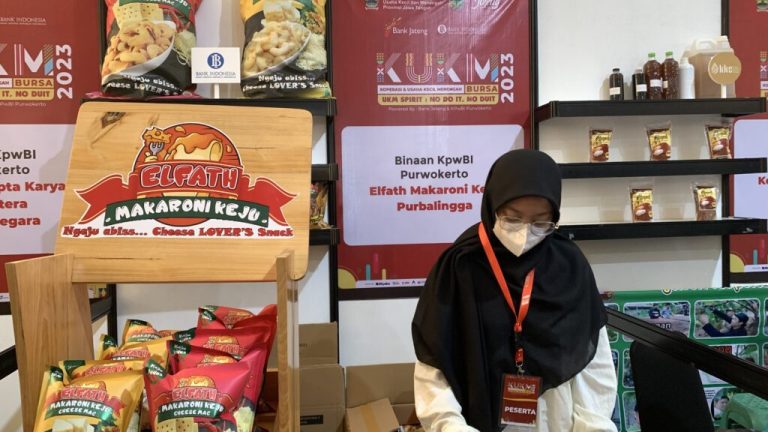 Produk UKM Purbalingga Ludes Diserbu Pembeli Bursa KUKM Jateng 2023