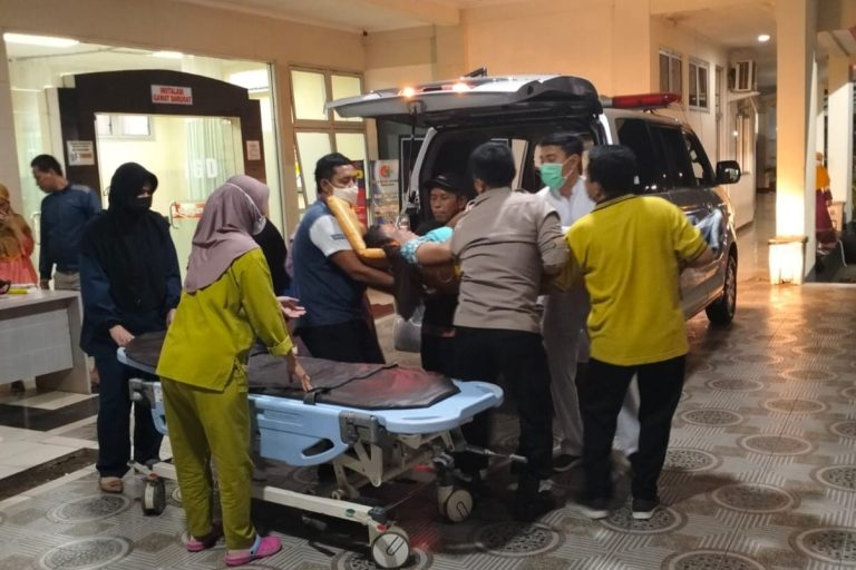Polisi Jadi Sopir Ambulans, Pasien Melahirkan di Bojongsari Terselamatkan