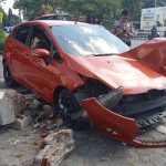Kurang Fokus, Mobil Tabrak Kereta Api Jaladara di Jalan Slamet Riyadi