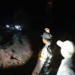Polisi Evakuasi 3 Korban Tebing Longsor, Satu di Antaranya Tewas