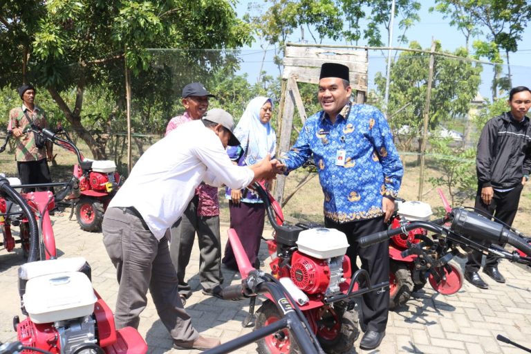 78 Kelompok Tani Sentra Tembakau Terima Bantuan Alsintan dan Saprodi