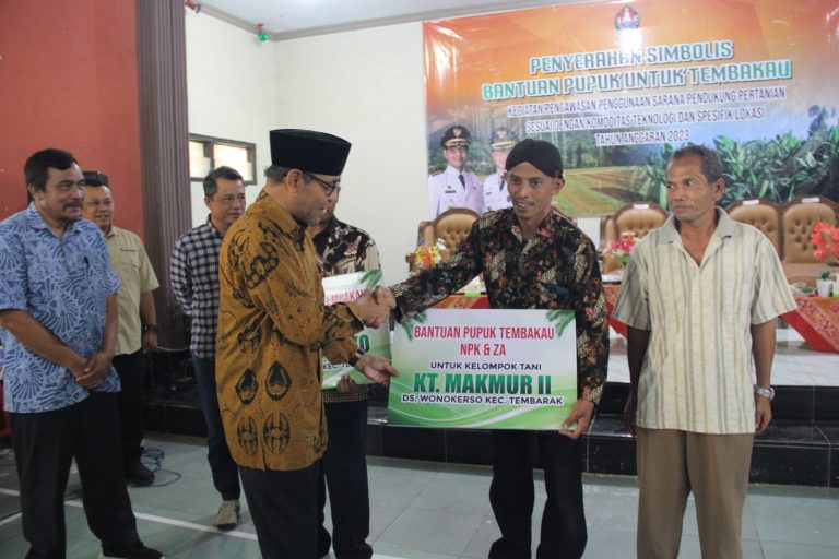 8 Kelompok Tani Tembakau di Temanggung Dapat Bantuan Ribuan Ton Pupuk