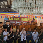 Melintas di Tegal, Bupati Sambut Rombongan Thudong yang Menuju Candi Borobudur
