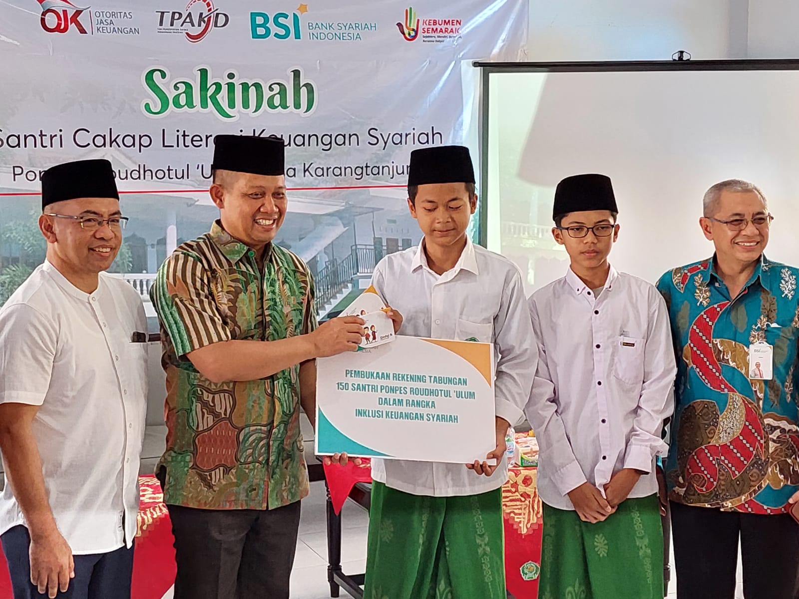 Sebanyak 666 Santri Mendapat Beasiswa dari Pemkab Kebumen Masing-masing Rp 3 Juta