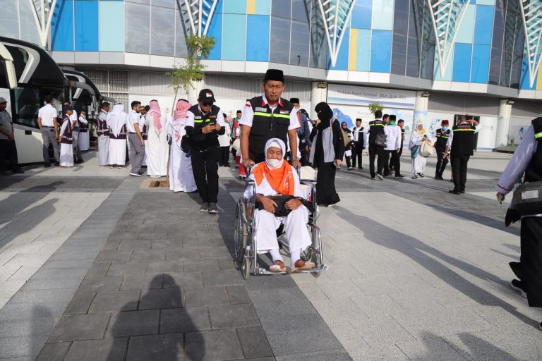 Jemaah Haji Diimbau Mewaspadai Cuaca Panas di Madinah