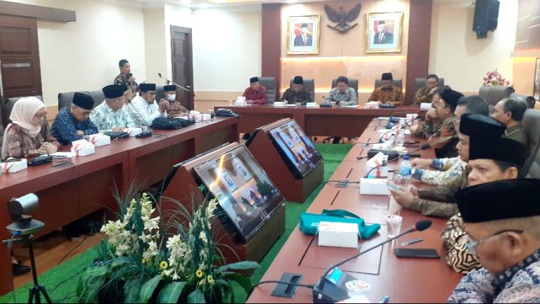 Dukung Kebijakan Haji Ramah Lansia, KBIHU Sepakati Tujuh Komitmen