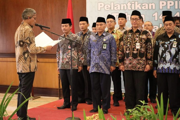 Lantik PPIH Embarkasi Solo, Sekda: Kedepankan Keikhlasan Layani Jemaah