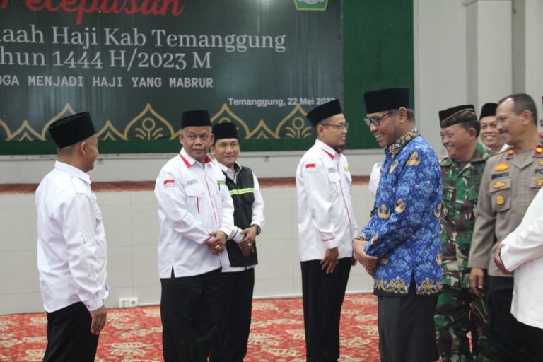 Lepas 654 Calhaj, Bupati: TPHD Dan TKHD Bimbing dan Kawal Seluruh Jamaah