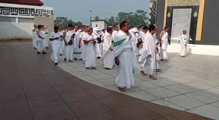 Jelang Keberangkatan, Calhaj Beradaptasi dengan Praktik Manasik