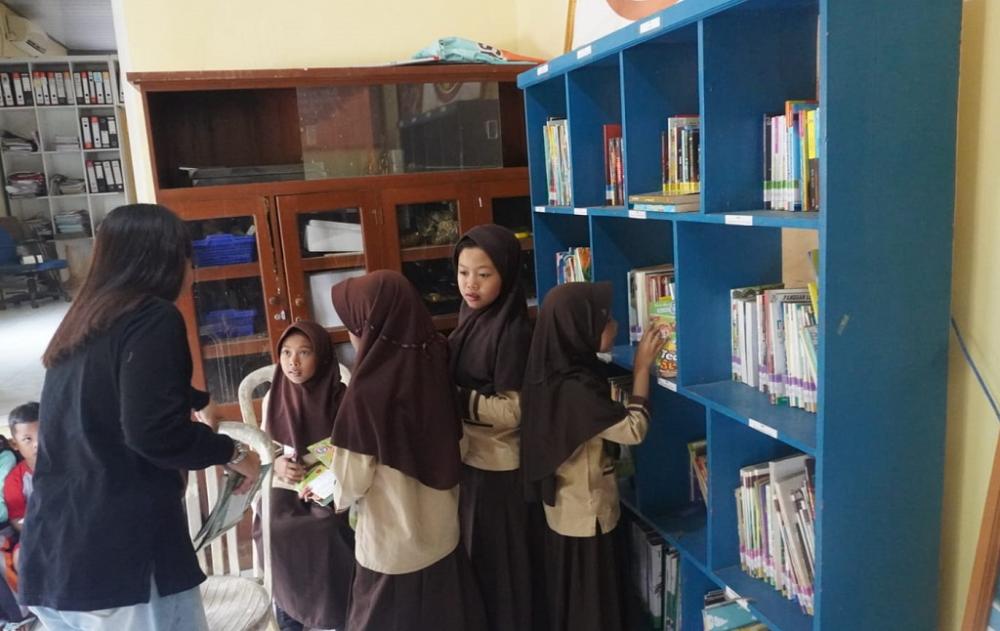 PT BPI Sumbangkan Puluhan Ribu Buku dan Komputer untuk Perpusdes Simbangjati (Foto: Dok MC Batang)