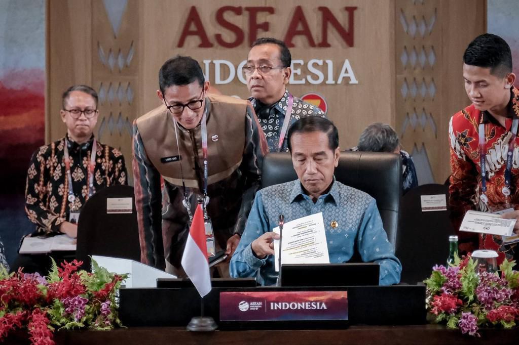 Presiden RI Joko Widodo (Jokowi) memimpin Konferensi Tingkat Tinggi (KTT) Ke-15 Indonesia-Malaysia-Thailand Growth Triangle (IMT-GT), di Hotel Meruorah, Labuan Bajo, NTT, Kamis (11/05)