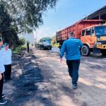 Presiden Jokowi tinjau kondisi jalan di Jambi, Selasa (16/05).