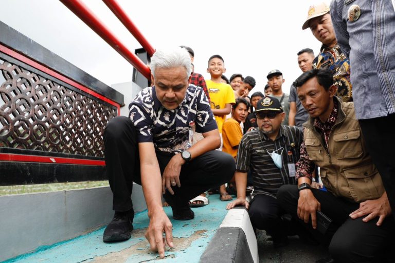 Warga Desa Keseneng Sambut Ganjar, Jembatan Bantuan Jateng Hampir Rampung