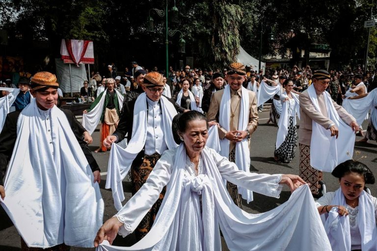 Menparekraf Apresiasi “Solo Menari” yang Hadirkan Hiburan dan Dampak Positif bagi Masyarakat