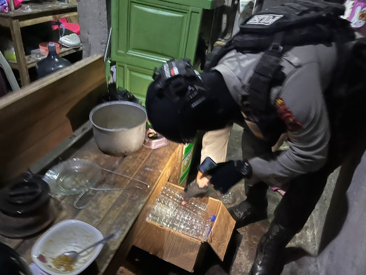 Penjual Ciu Diciduk Tim Sparta Polresta Surakarta di Rumahnya