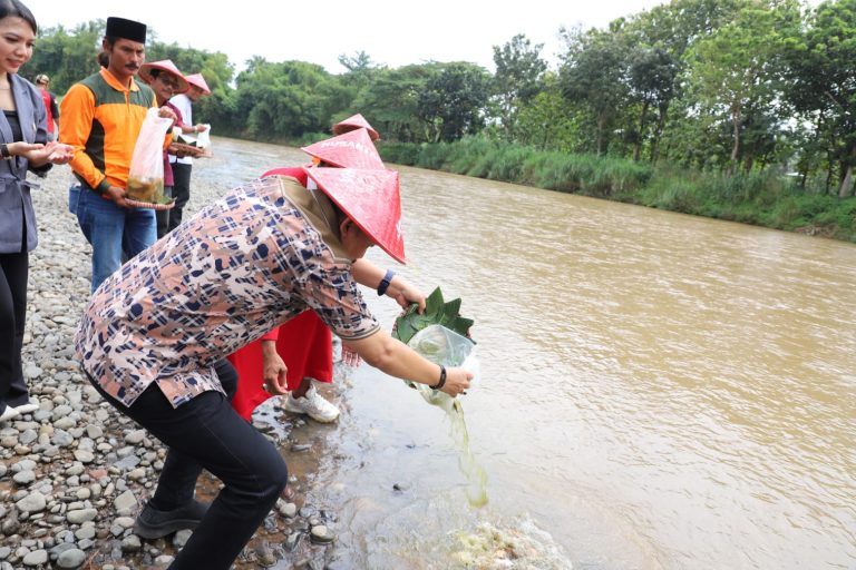 Bupati Purworejo Hadiri Sedekah Sungai di Playground Jogokali
