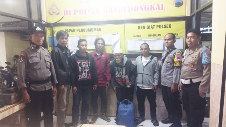 Polisi Kutasari Jemput Kakek yang Tersesat di Pemalang