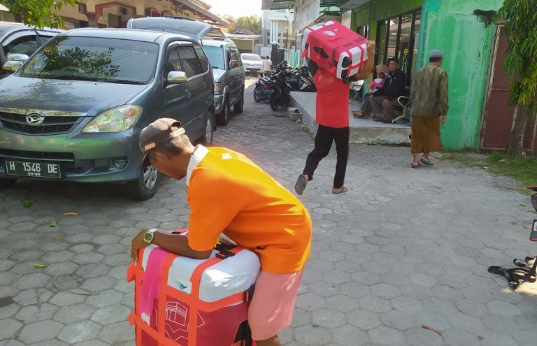 Menjelang Pemberangkatan, Koper Calhaj Demak Dikirim ke AHD