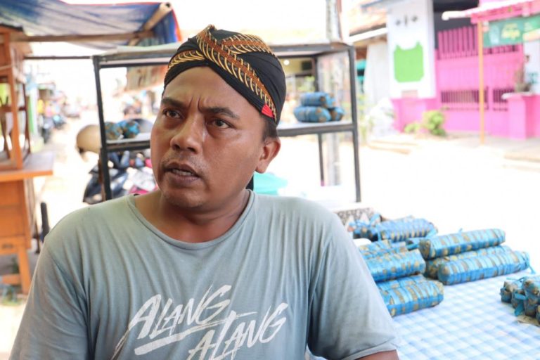 Banjir Orderan, Penjual Lopis Tetap Jaga Kualitas dan Cita Rasa