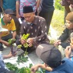 Puluhan petani di Kecamatan Sawangan antusias mengikuti pelatihan pembuatan Biosaka yang digelar Dinas Pertanian dan Pangan Kabupaten Magelang, Jumat (19/05).