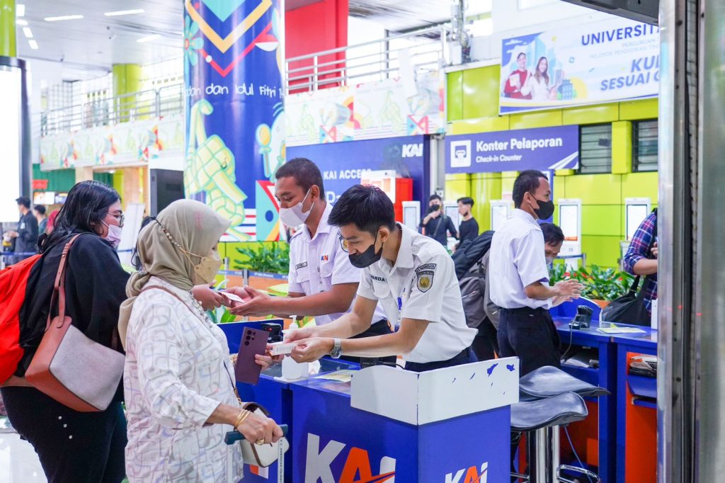 Jelang Akhir Libur Sekolah, Terjadi Lonjakan Pemesan Tiket KA Jarak Jauh