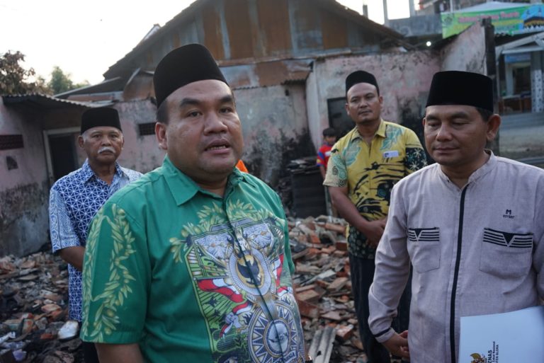 Terbakar, Bupati Serahkan Bantuan untuk Ponpes Fatimah Az-Zahra Randublatung