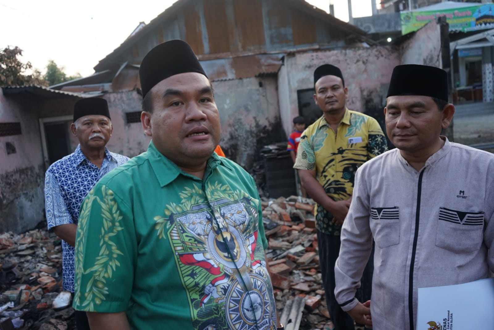 Terbakar, Bupati Serahkan Bantuan untuk Ponpes Fatimah Az-Zahra Randublatung