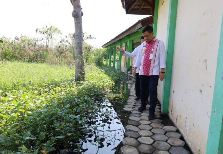 Masih Tergenang Air, Wali Kota Pastikan Perbaikan Infrastruktur Sekolah
