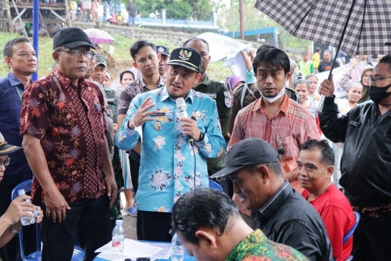 Temui Pengunjuk Rasa, Plt Bupati Mansur Janji Tata Ulang TPA
