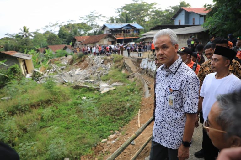 Akses Jalan di Banjarnegara Ambles, Gubernur Siap Bantu Percepat Penanganan