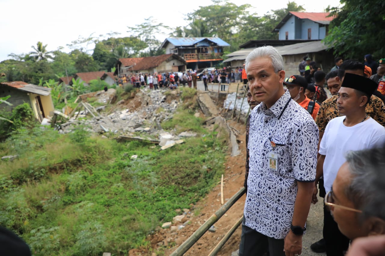 Akses Jalan di Banjarnegara Ambles, Gubernur Siap Bantu Percepat Penanganan