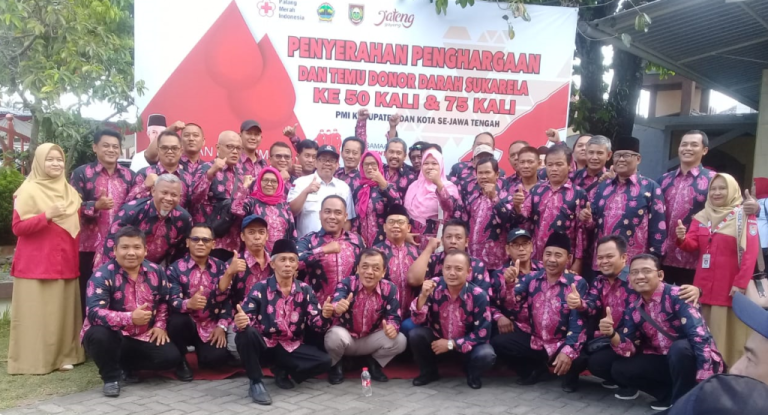 1.407 Pendonor Darah Sukarela Menerima Penghargaan dari Gubernur Jawa Tengah